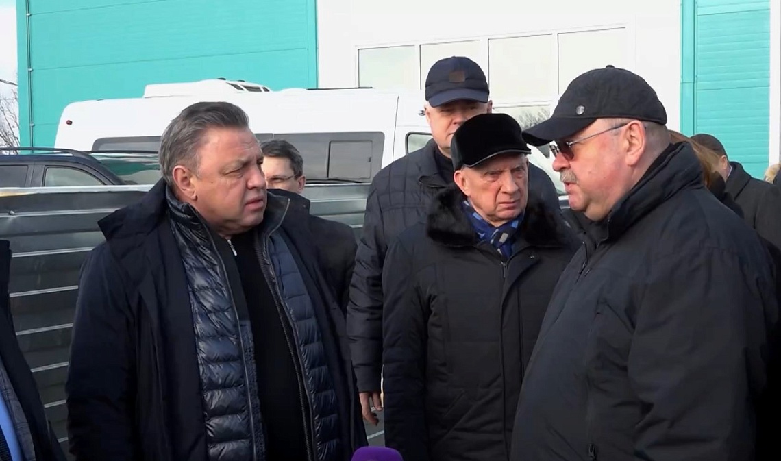 Представители Совета Федерации вместе с губернатором Олегом Мельниченко посетили пензенский «Маяк»